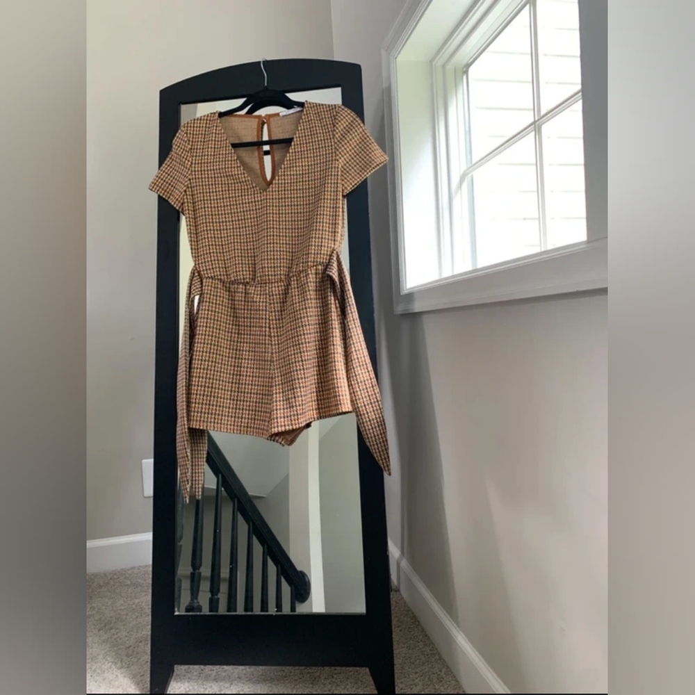 Checkered V-Neck Belted Top